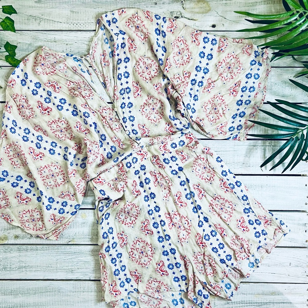 LUSH FLOWY FLIRTY ROMPER BELL SLEEVE OPEN BACK PATTERNED